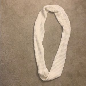 White knitted scarf